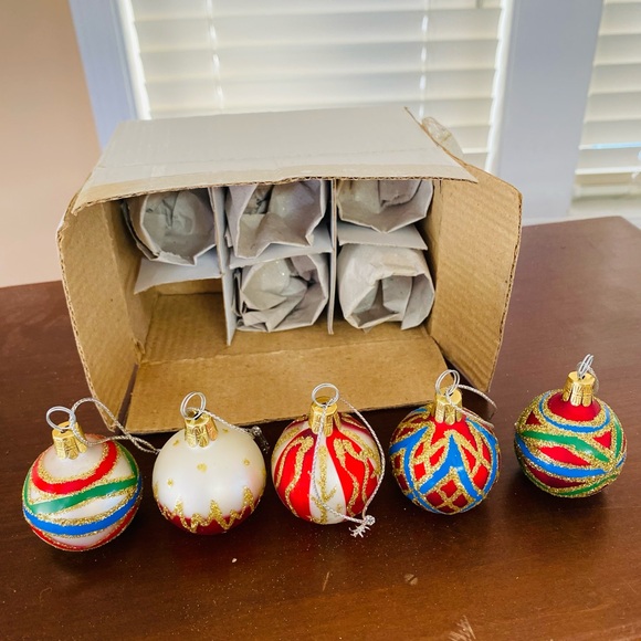 Mini glass ornaments - Picture 1 of 8